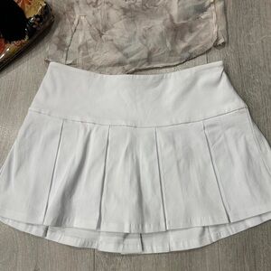 Garage White Pleated Tennis Skirt – Women's Active Skort